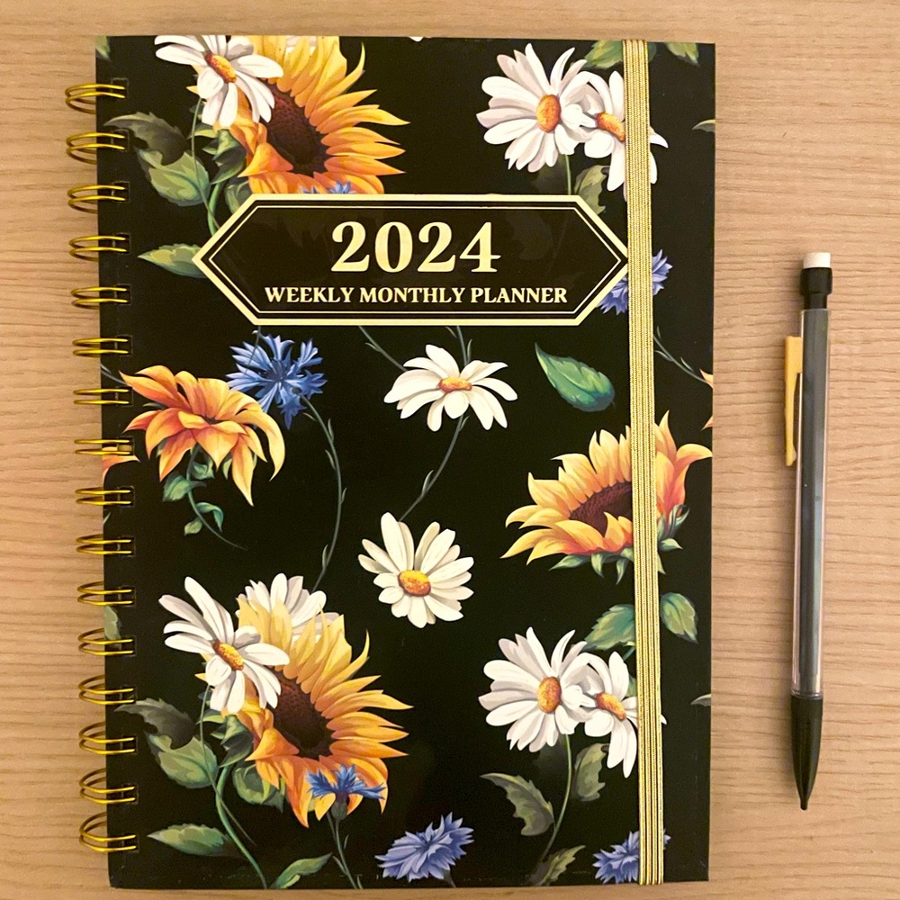 NWOT Floral 2024 Full Year Planner / Calendar🌻